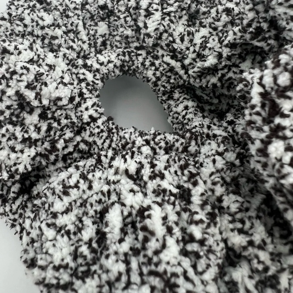 2 unlisted scrunchies Crochet Hair Tie Handmade - Picture 4 of 7
